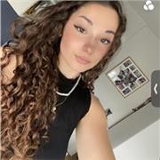 étudiante donnant des cours de français pour tous âge